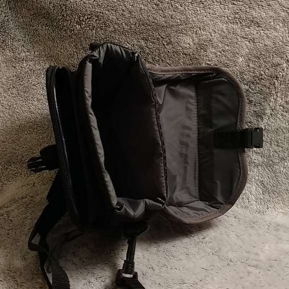 NWOT Camera bag- black/gray color, med size - Picture 10 of 10